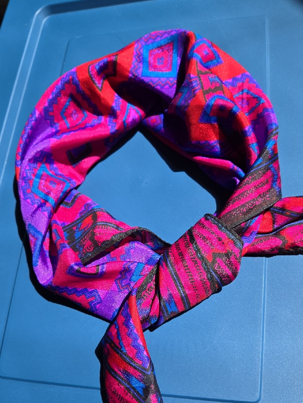 VINTAGE LIZ CLAIBORNE 1992 Geometric Scarf 30x30 Flawless (BIN 008)